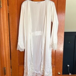 Bridal White Lace-Accented Robe